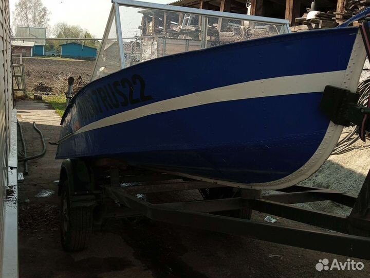 Лодка моторная