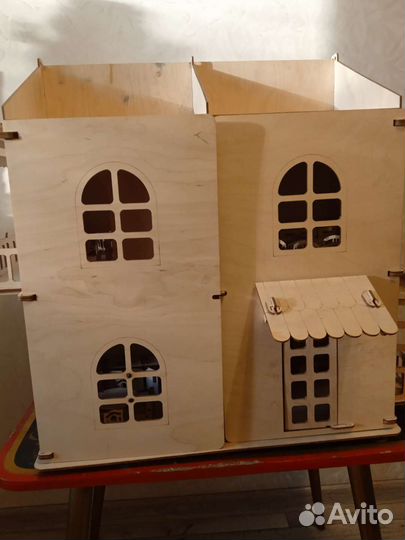 Кукольный домик с мебелью