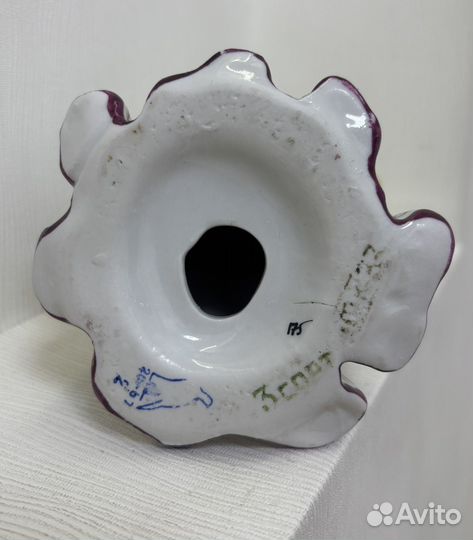 Фарфоровая статуэтка 