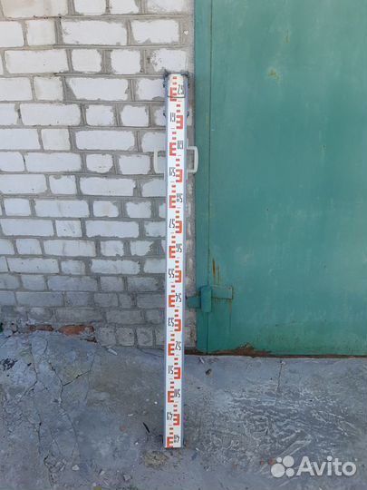 Рейка нивелирная