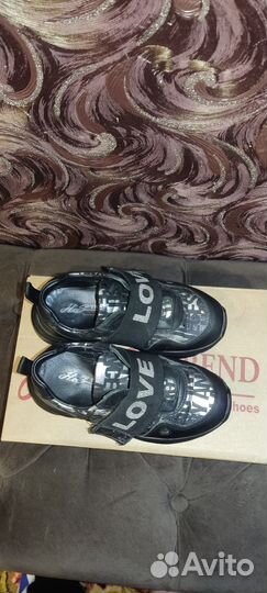 Кроссовки для девочки 28