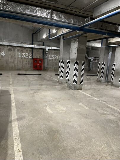 Машиноместо, > 30 м²