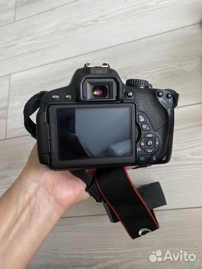 Зеркальный фотоаппарат canon EOS650D