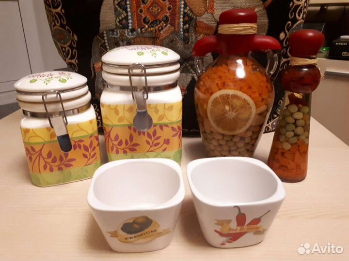 Много кухонных принадлежностей. Второе объявление