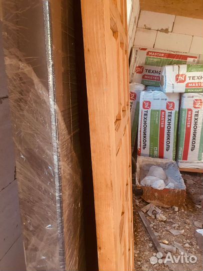 Дверь входная,деревянная