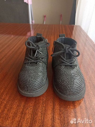 Ботинки детские 22 размер новые24-25