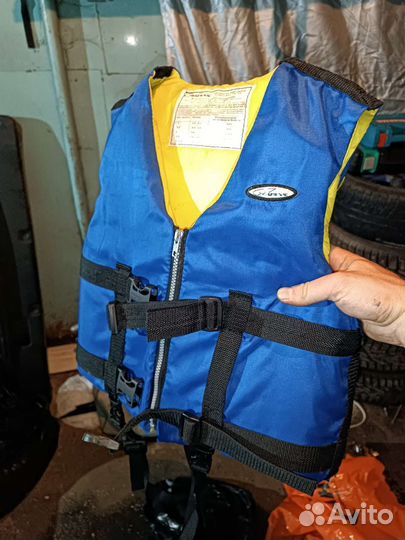 Спасательные жилеты
