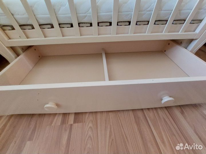 Кровать детская с пеленальным столиком