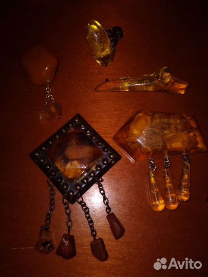 Брош янтарь