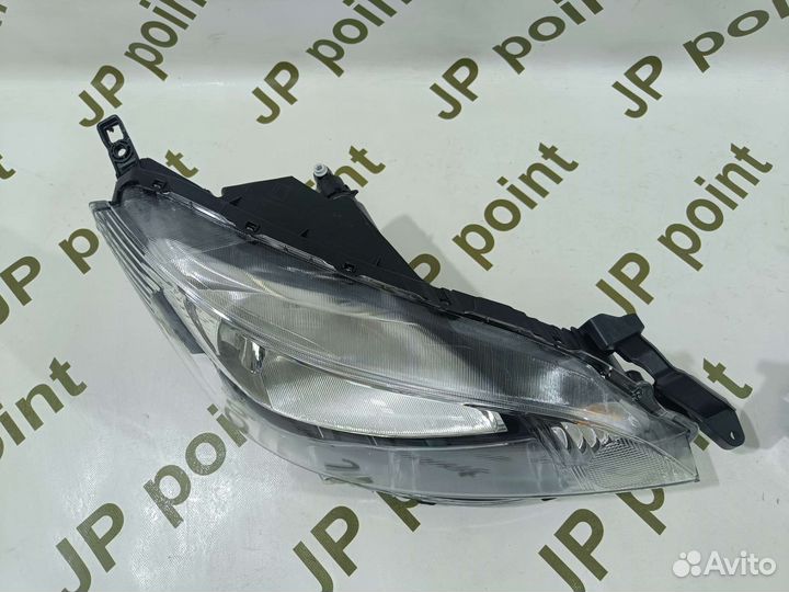 Фара Левая/Правая Nissan NV200/Mitsubishi Delica