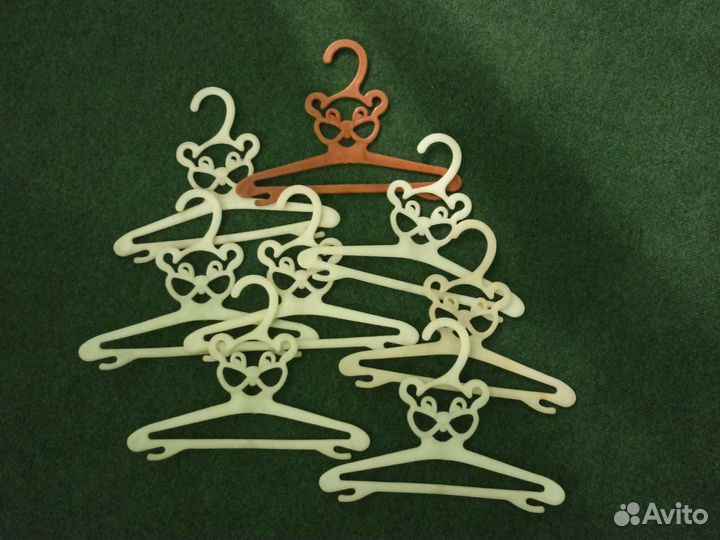 Вешалка для детской одежды