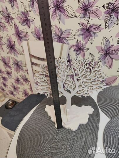 Подсвечники и дерево