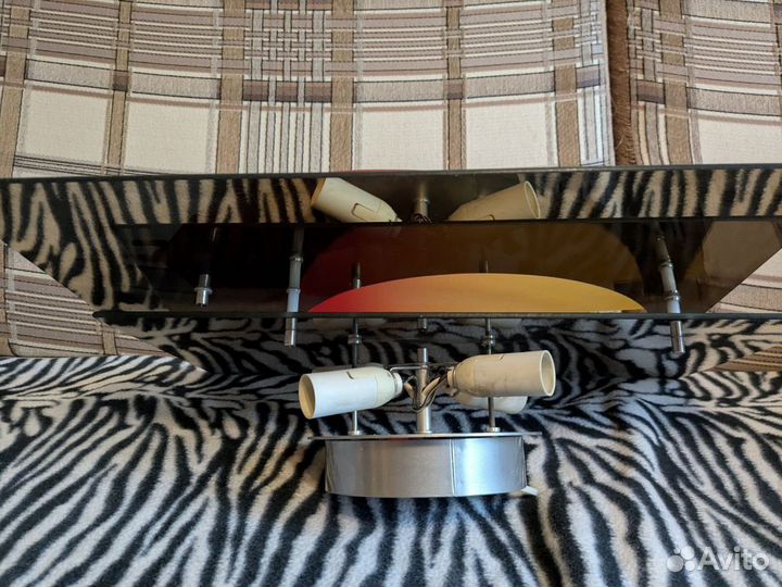 Светильник потолочный в форме листка