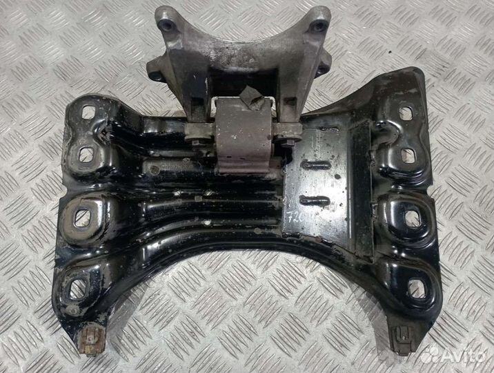 Кронштейн кпп Mercedes-Benz S W221 2212400002