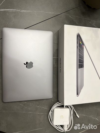 Apple MacBook Pro 13 2018 touch bar