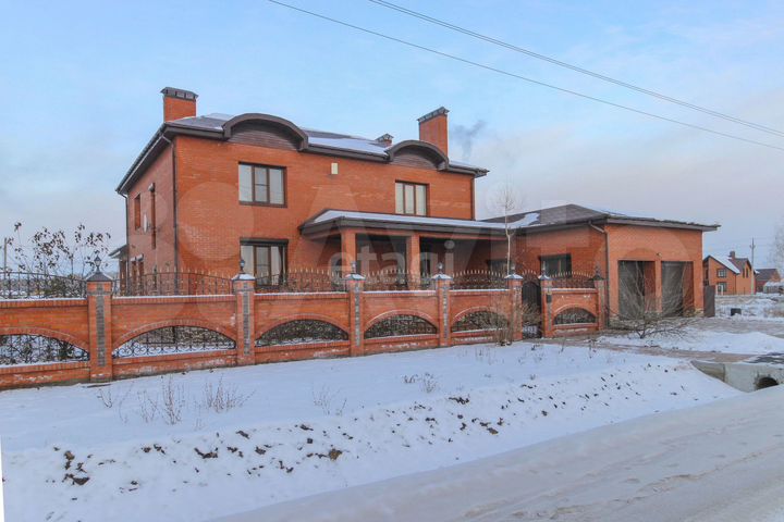 Коттедж 475,2 м² на участке 15 сот.