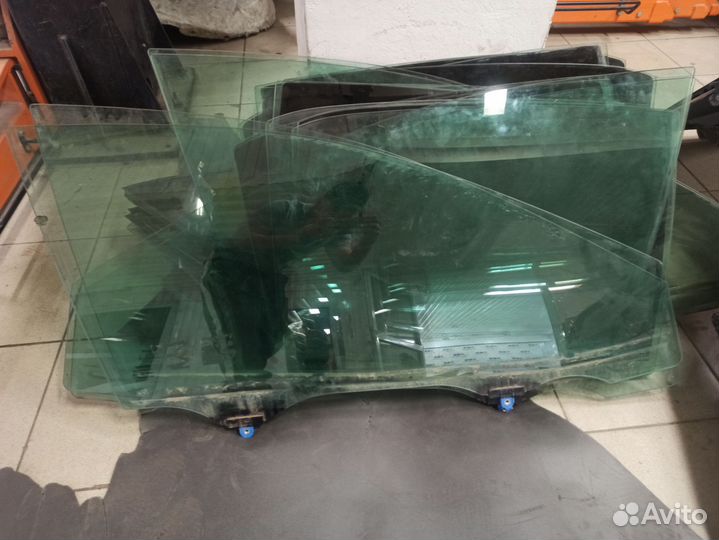 Стекло двери Toyota Camry xv70