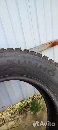 Kumho I'Zen KW22 235/65 R17