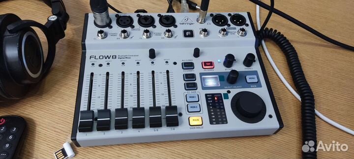 Цифровой микшерный пульт behringer flow8