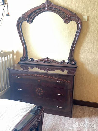 Спальный гарнитур