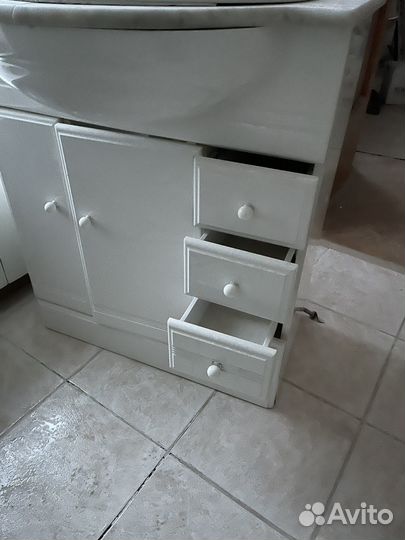 Тумбочка с раковиной бу