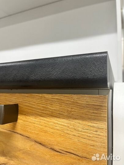 Кухня с толстой столешницей