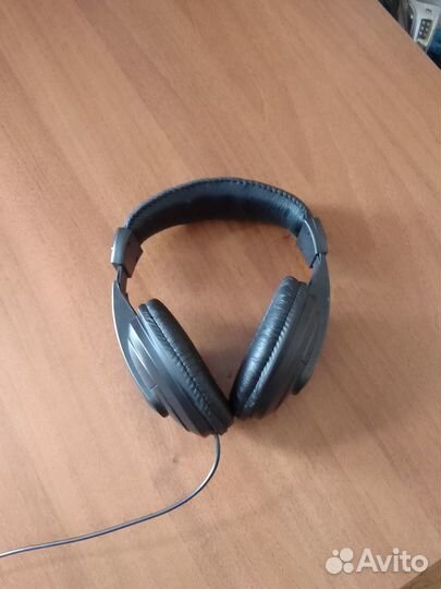 Проводные наушники