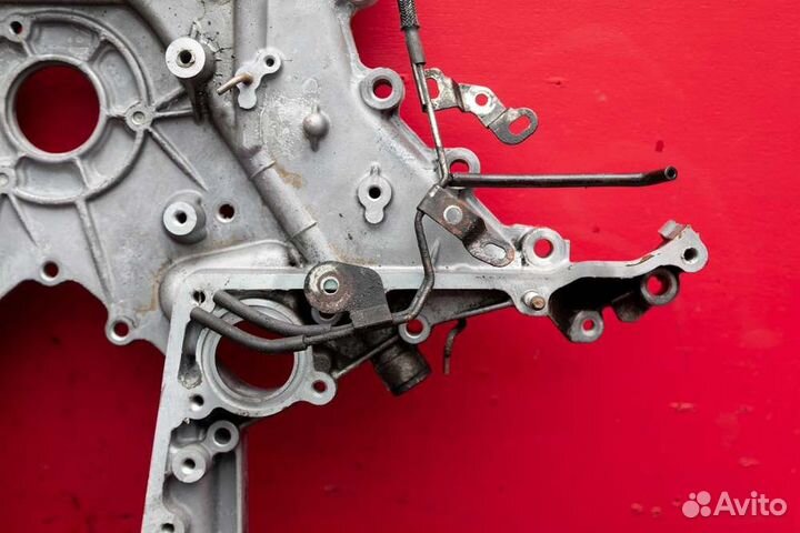 Крышка двигателя передняя Toyota Land Cruiser 200