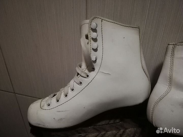 Коньки фигурные женские
