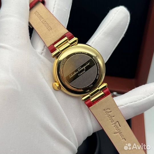 Часы женские Salvatore Ferragamo