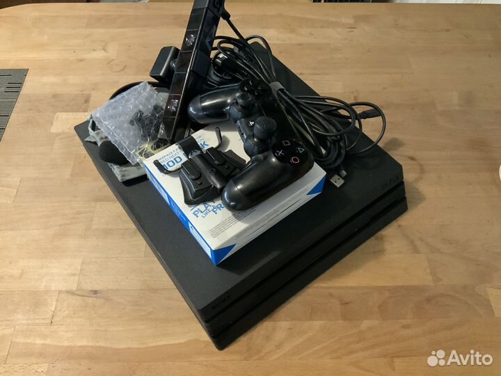 Стримерская Sony PlayStation 4 PRO + аксессуары
