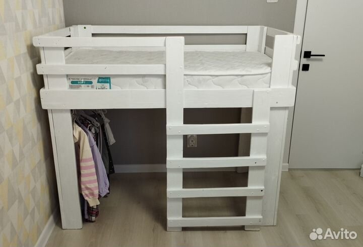 Детская кроватка с матрасом