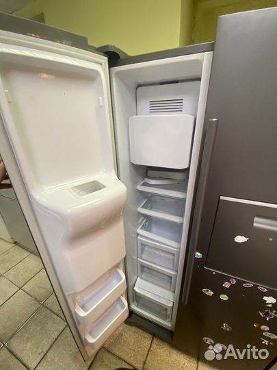 Холодильник Samsung Side-by-side