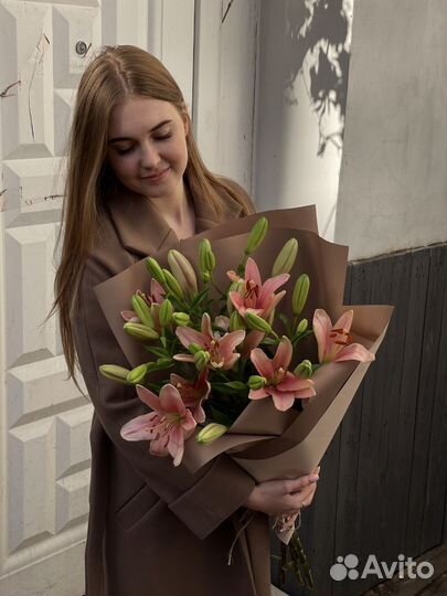 Лилии цветы букеты доставка