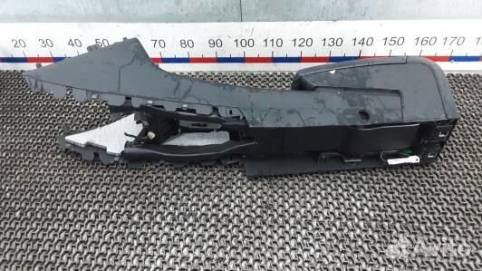 Подлокотник центральный volkswagen passat B6 (UEA1