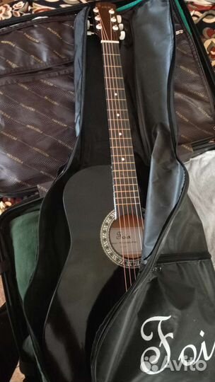 Акустическая гитара