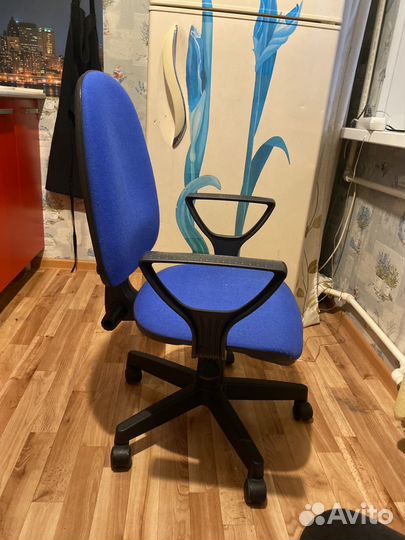 Офисное кресло