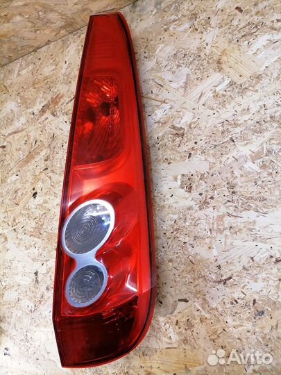 Фонарь правый Ford Fiesta MK5