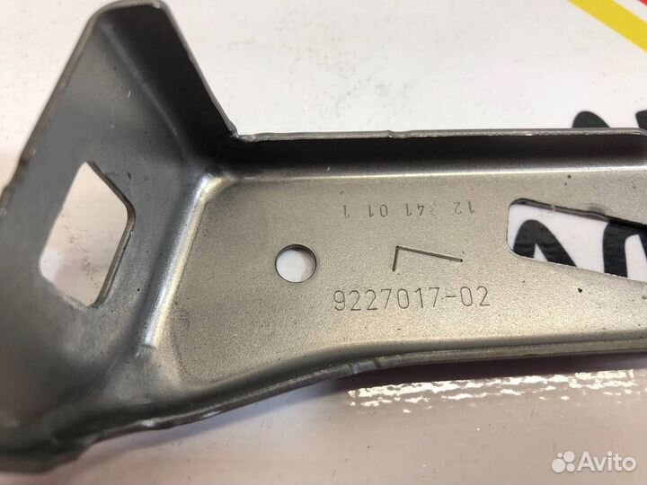 Кронштейн левый Bmw 3 F30 N20B20B 2013