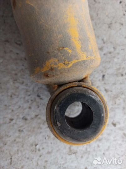 Задний амортизатор риф Тойота Хайлюкс 8 1GD-FTV