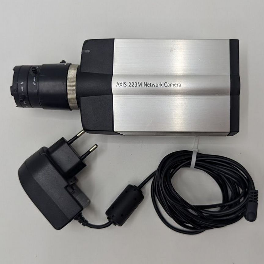 [0247-001-01] Видеокамера Axis 223m, С Блоком Питан