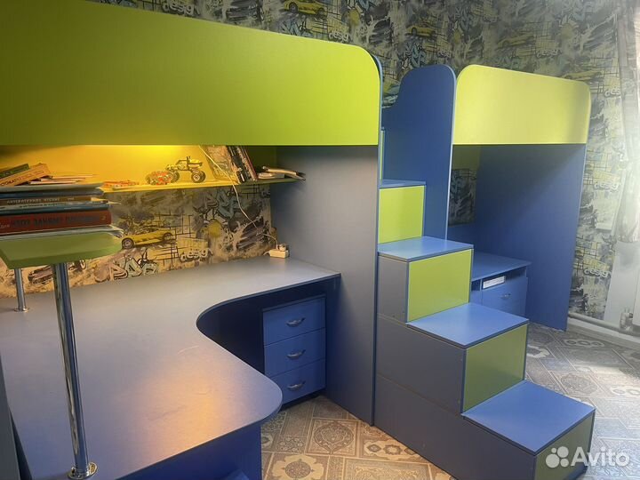 Детская двойная кровать чердак со столом