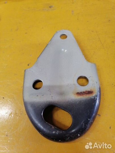 Кронштейн левый Nissan Cefiro A33