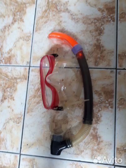 Маска с трубкой для плавания