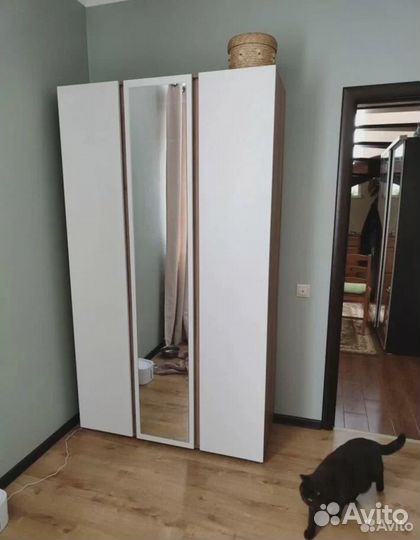 Шкаф трехстворчатый