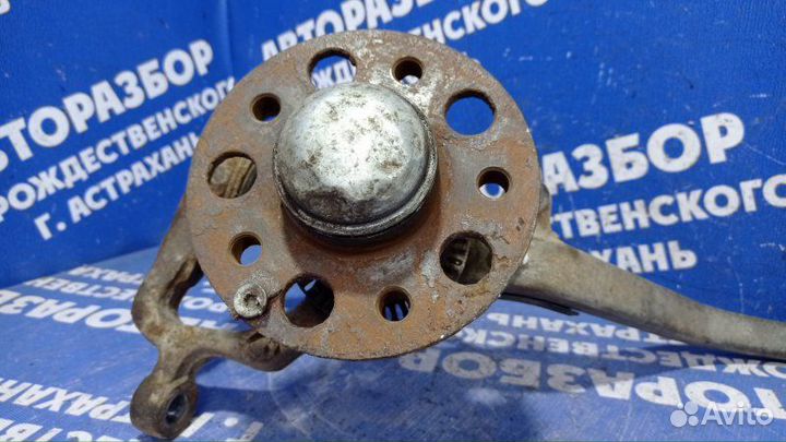 Передний правый поворотный кулак Mercedes-Benz