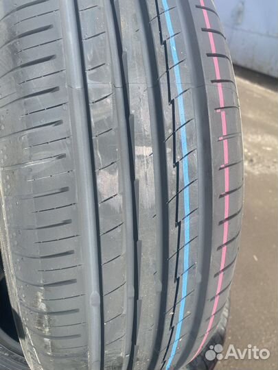 Yokohama BluEarth AE50 215/65 R17 99V