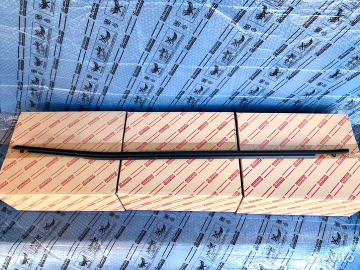 Молдинг двери передний левый Toyota Rav4 XA50