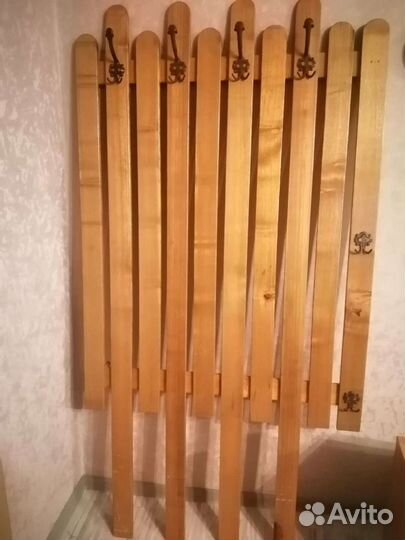 Вешалка в прихожую из дерева
