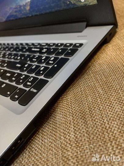 Ноутбук Lenovo